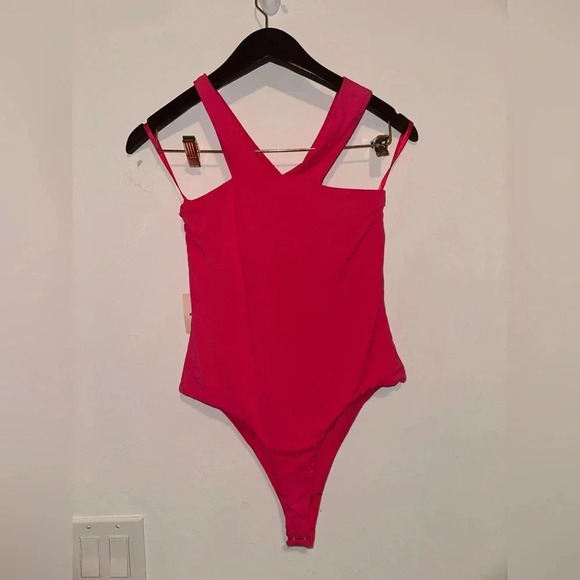Superdown Gene Front Cross Bodysuit in Pink Sz M - Picture 3 of 5